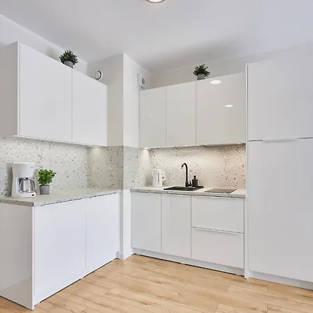 Pelikan - Parking W Cenie - Parkplatz Inklusive * Swinemünde