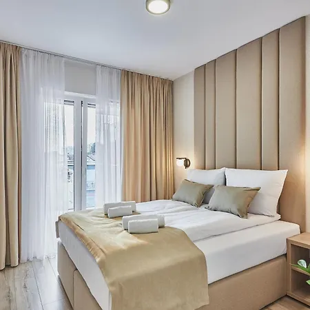 Pelikan - Parking W Cenie - Parkplatz Inklusive Свиноуйсьце